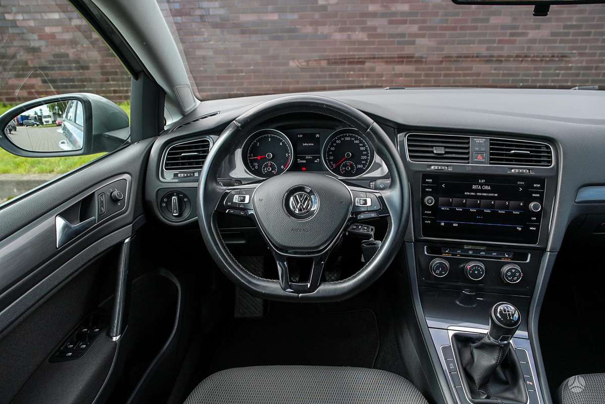Volkswagen Golf - 11