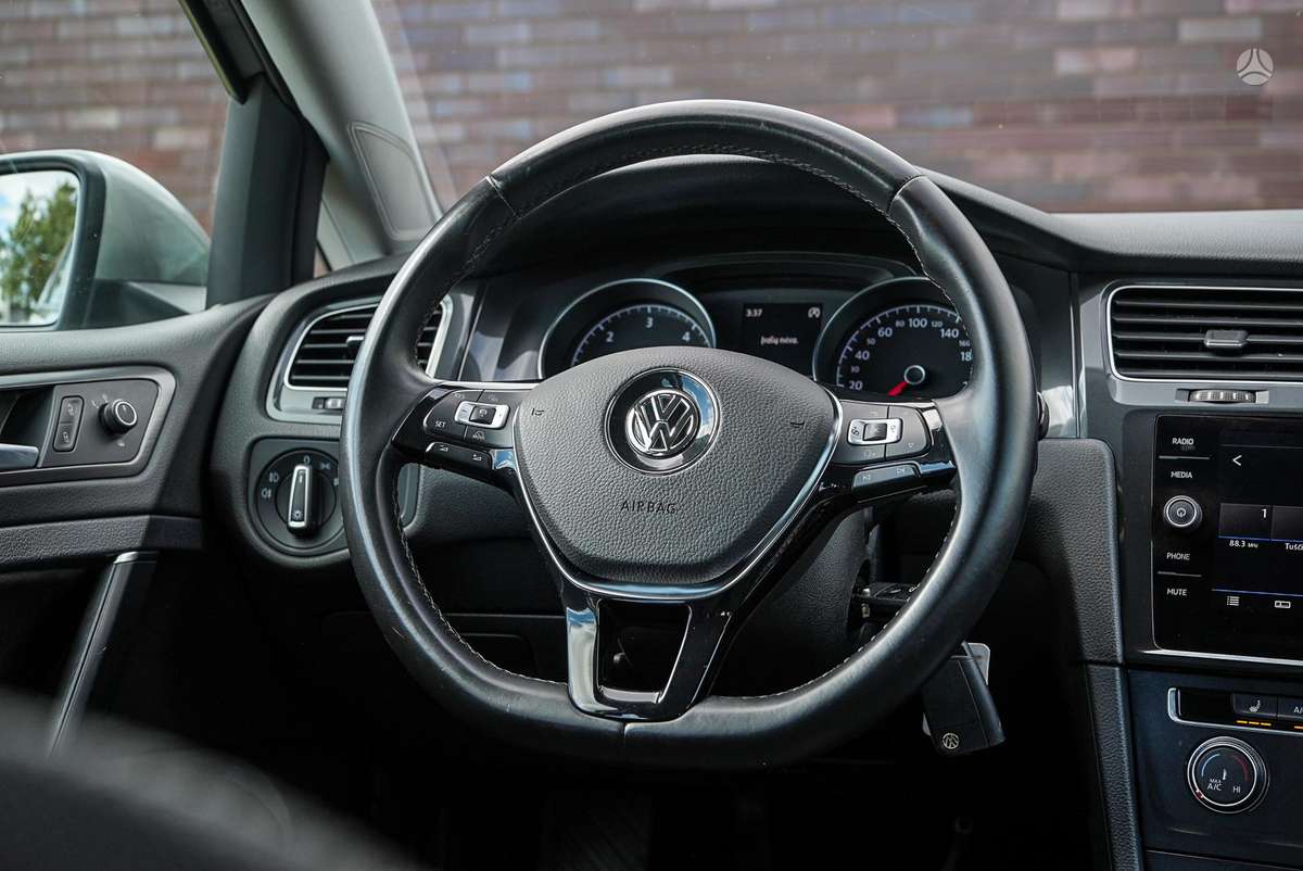 Volkswagen Golf - 12
