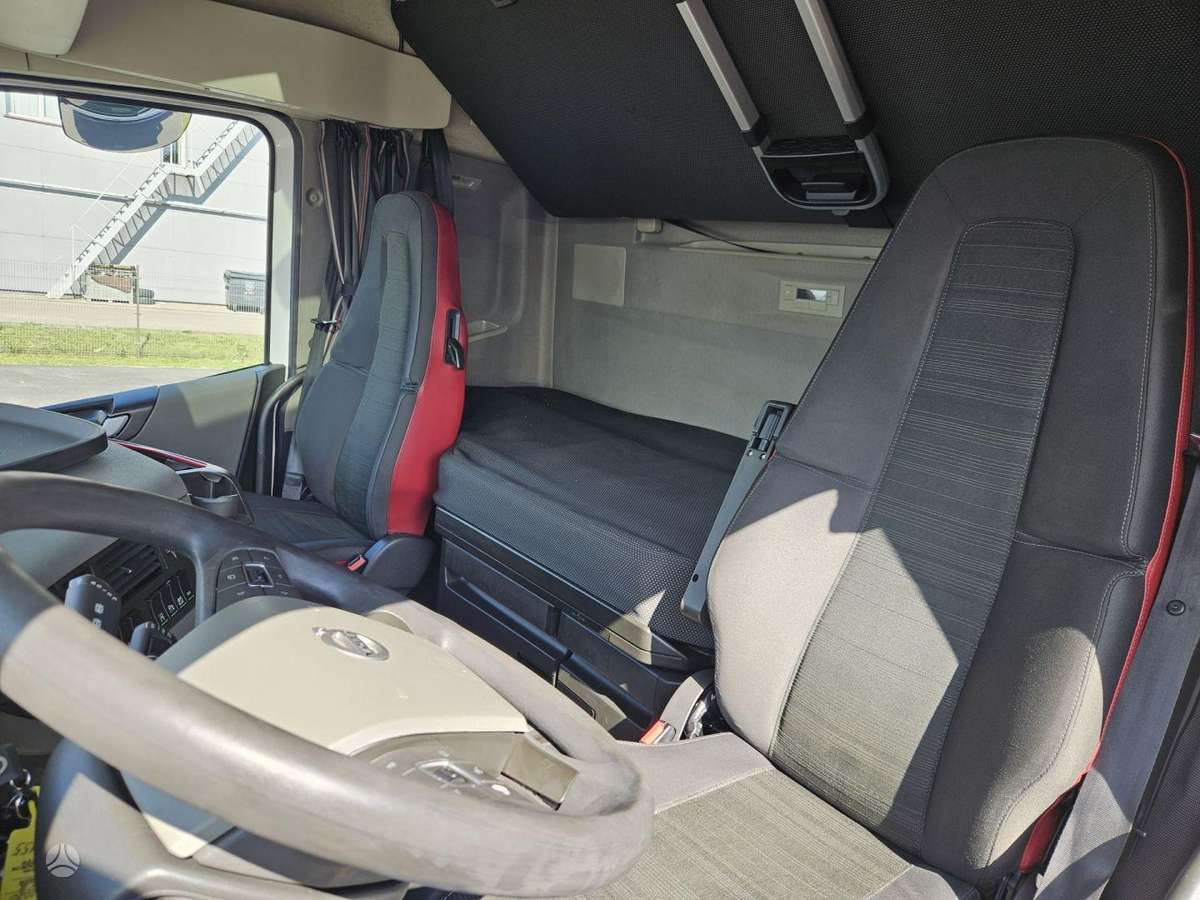 Volvo FH 460, double sleeper