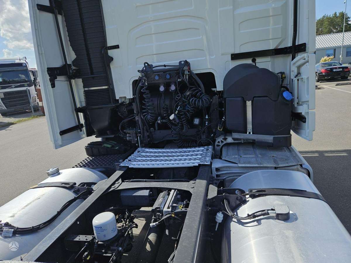 Volvo FH 460, double sleeper