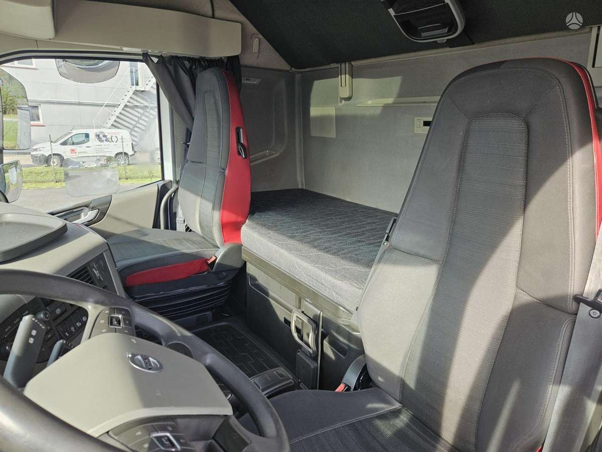 Volvo FH 460, double sleeper