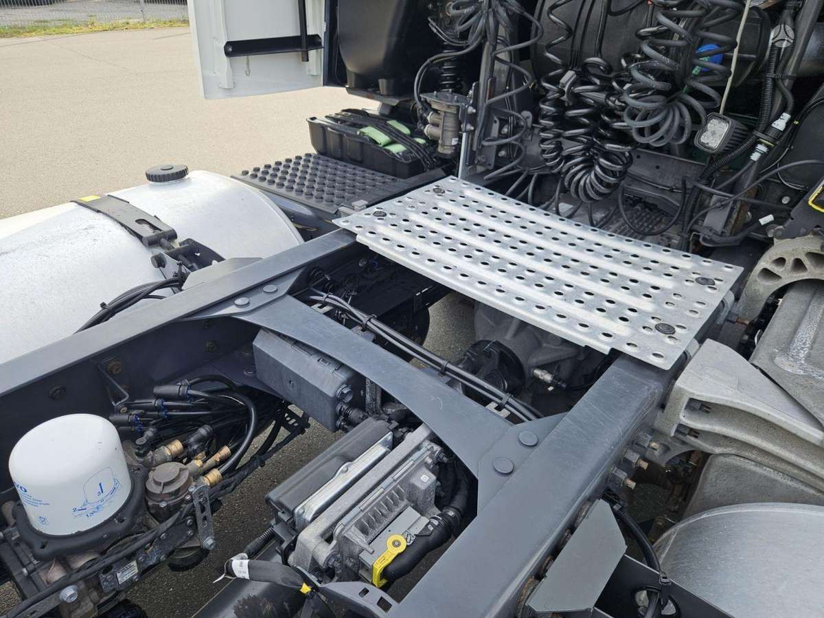 Volvo FH 460, double sleeper