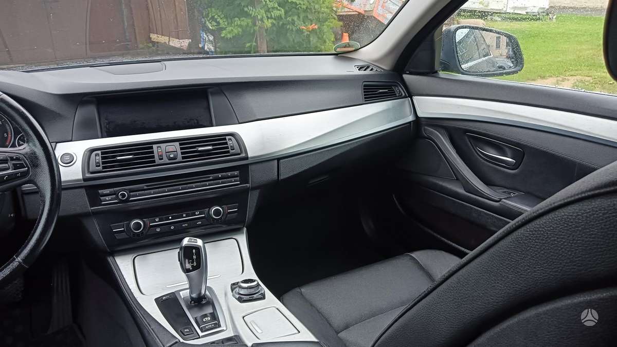 BMW 520, universalas