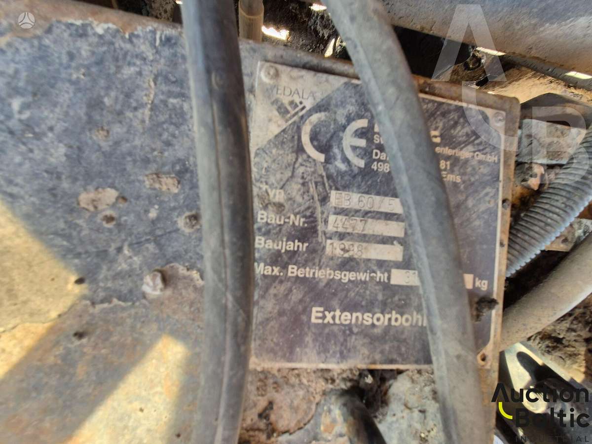 Demag DF 110 C, paving machinery