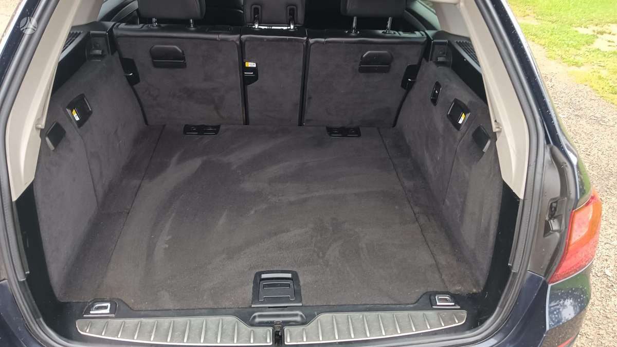 BMW 520, universalas
