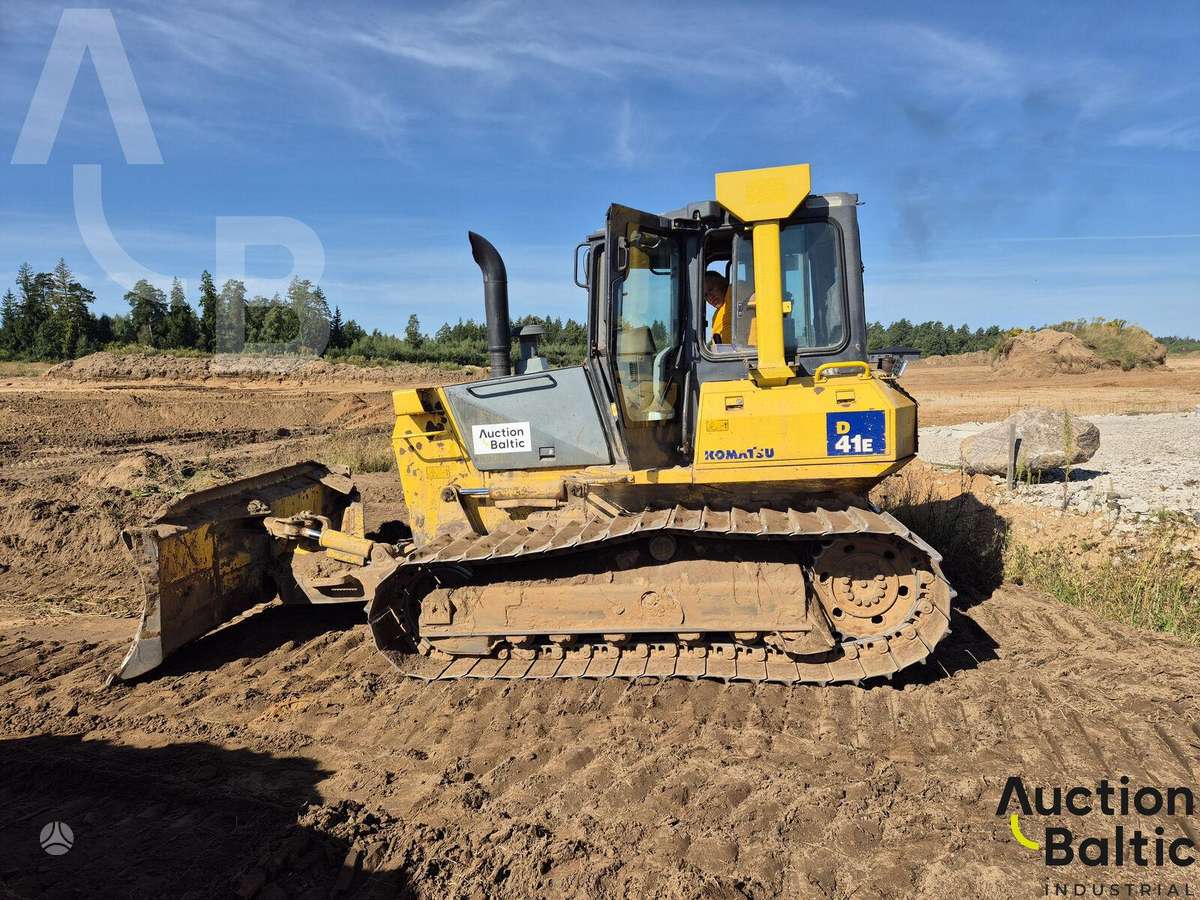 Komatsu D41E-6, buldozeriai