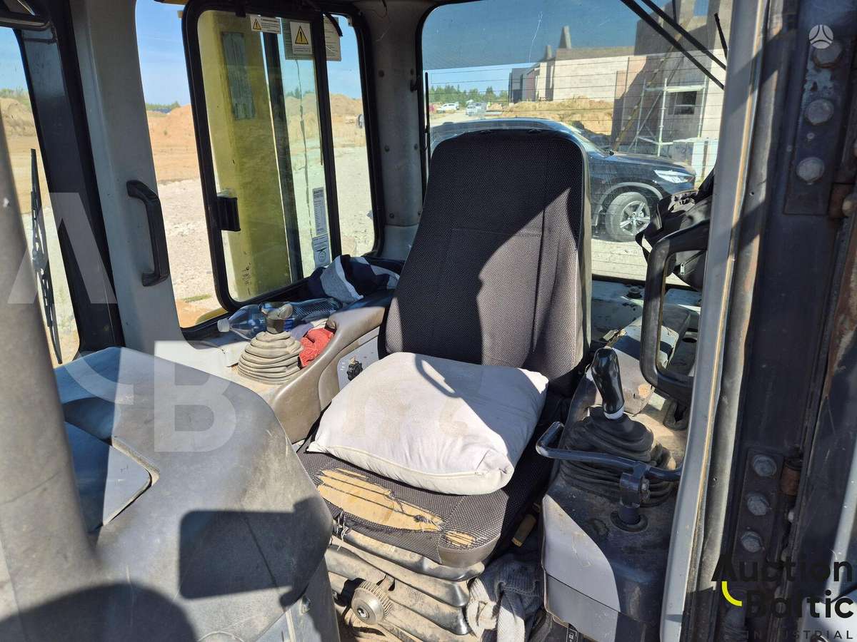 Komatsu D41E-6, buldozeri
