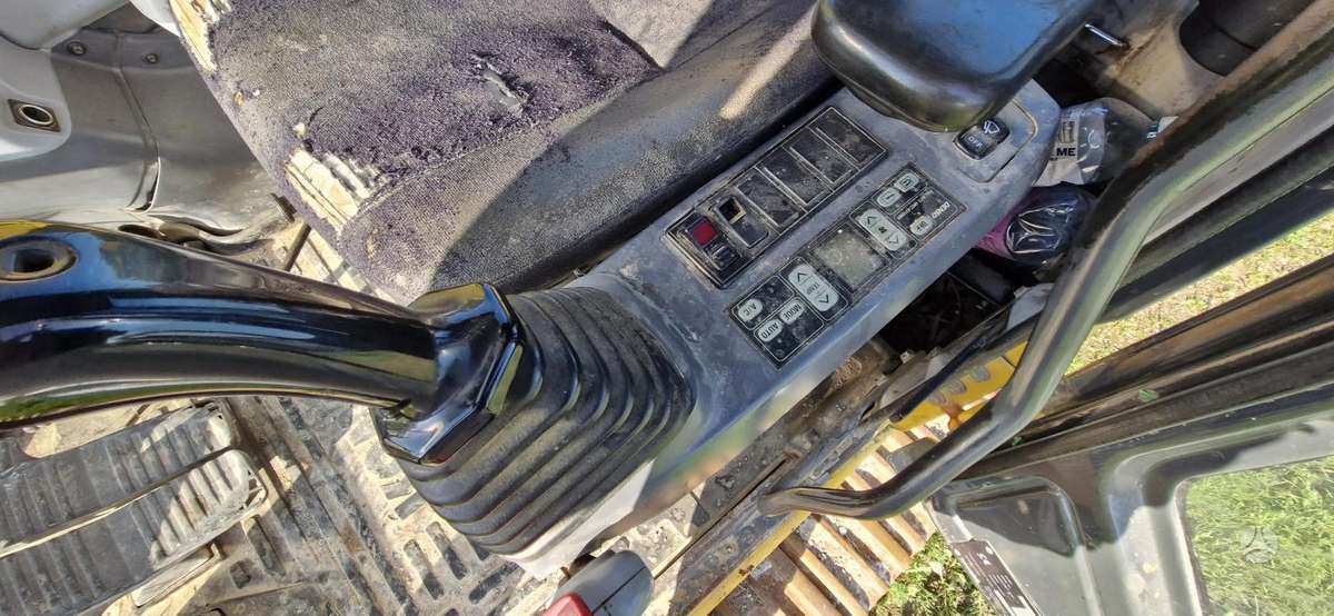 Komatsu PC210LC-7, excavator