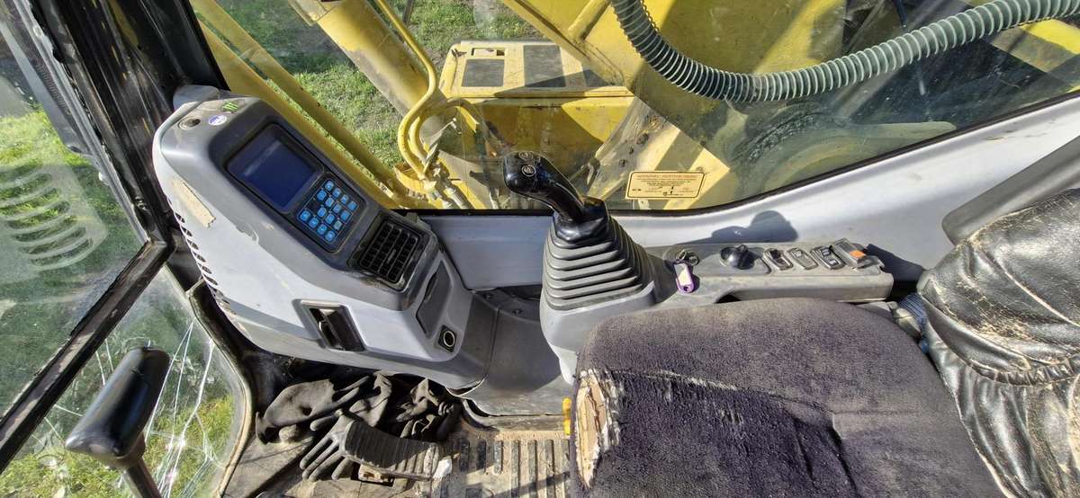 Komatsu PC210LC-7, excavator