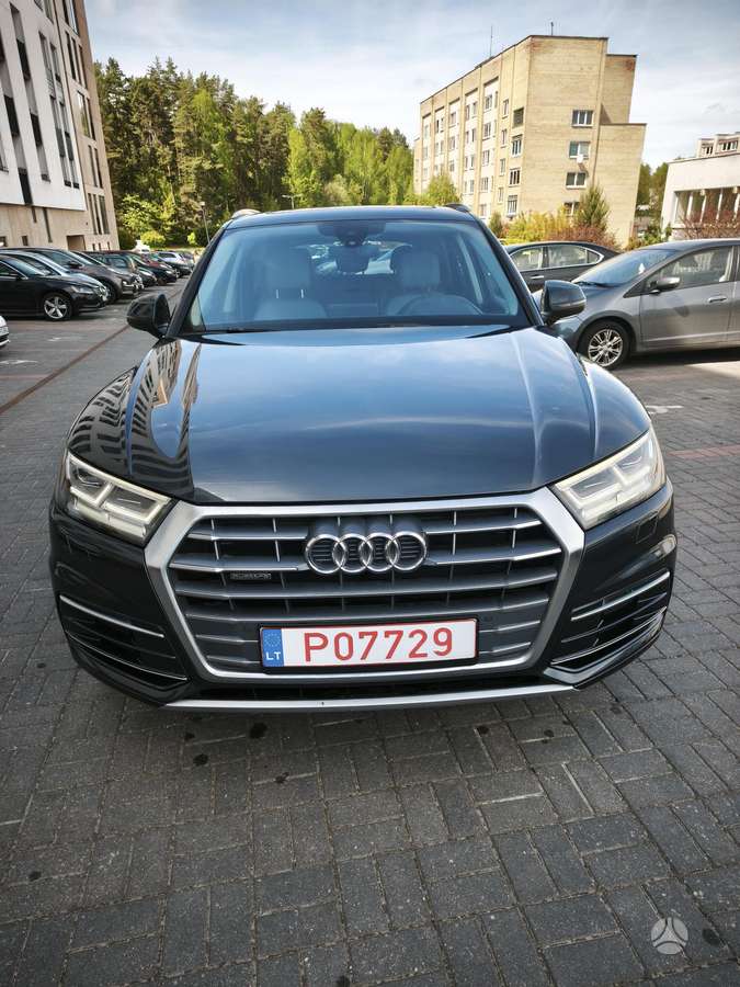 Audi Q5, 2.0 l., off-road / crossover