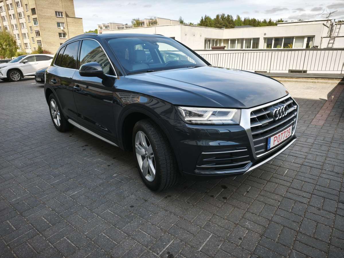 Audi Q5, 2.0 l., off-road / crossover