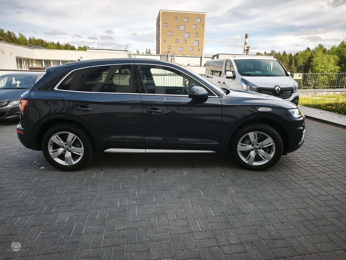Audi Q5, 2.0 l., off-road / crossover
