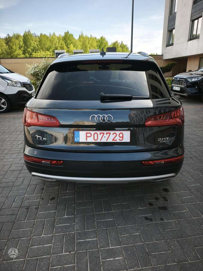 Audi Q5, 2.0 l., off-road / crossover