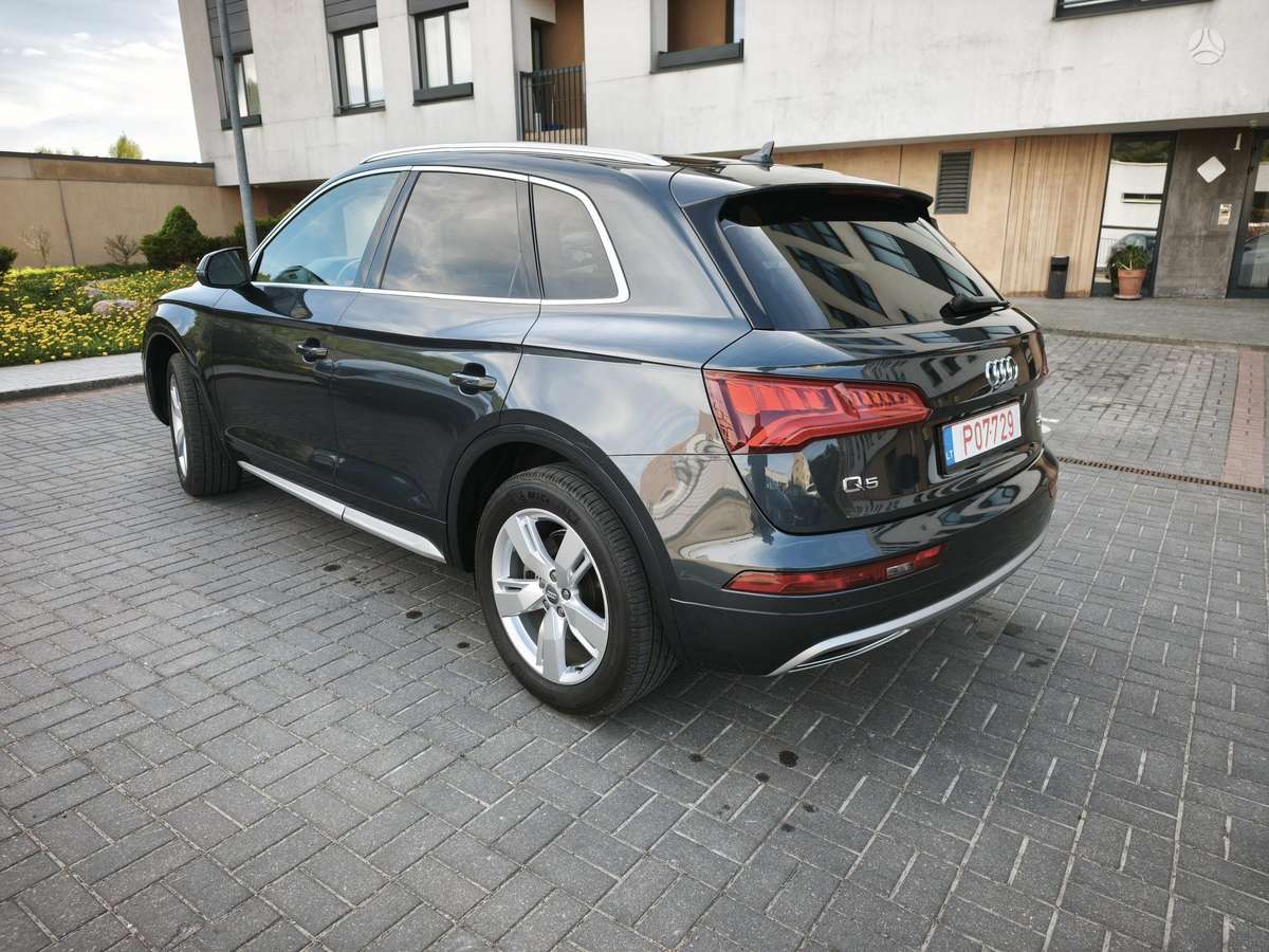 Audi Q5, 2.0 l., off-road / crossover