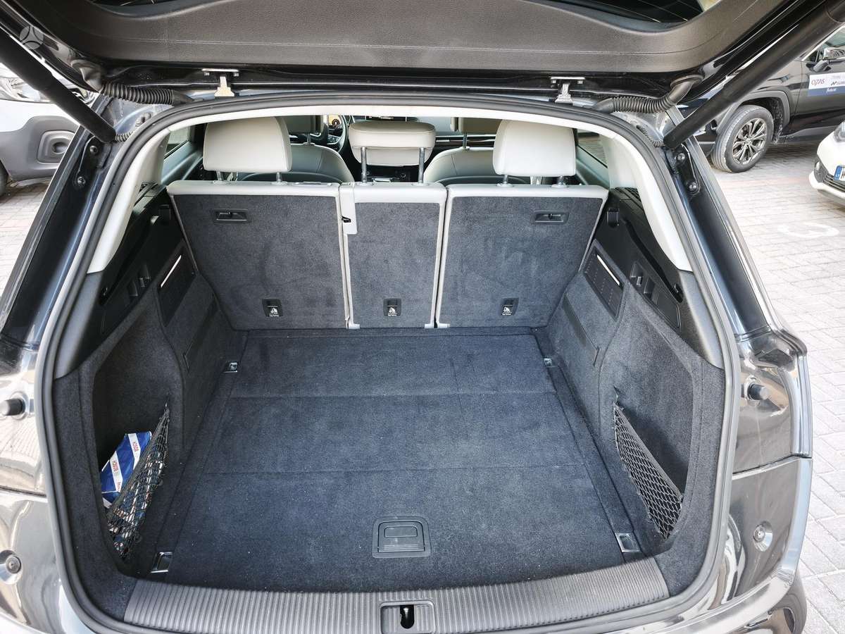 Audi Q5, 2.0 l., off-road / crossover