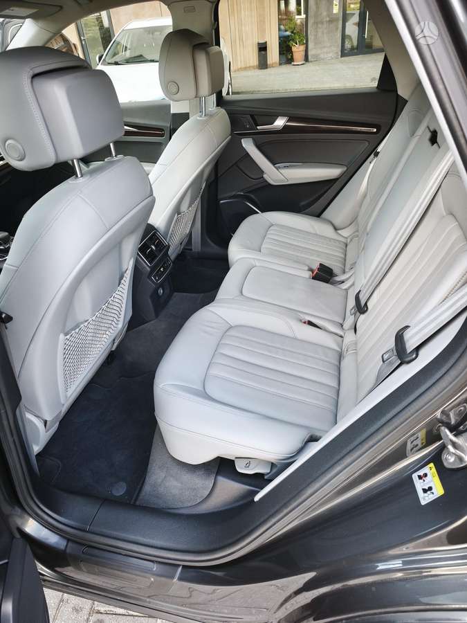 Audi Q5, 2.0 l., off-road / crossover