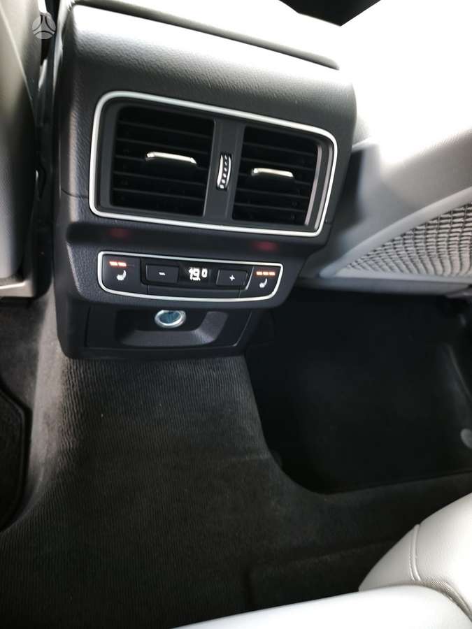 Audi Q5, 2.0 l., off-road / crossover