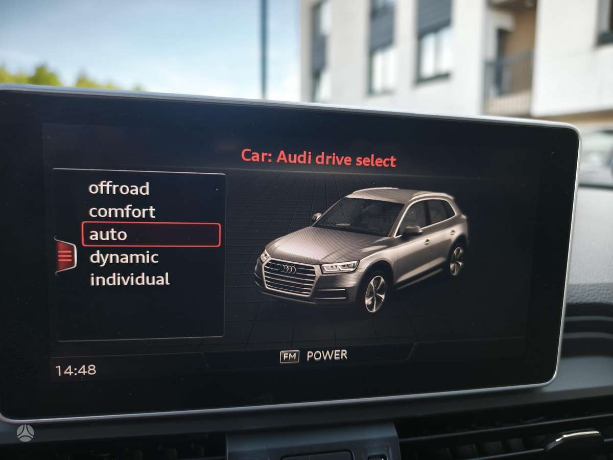 Audi Q5, 2.0 l., off-road / crossover