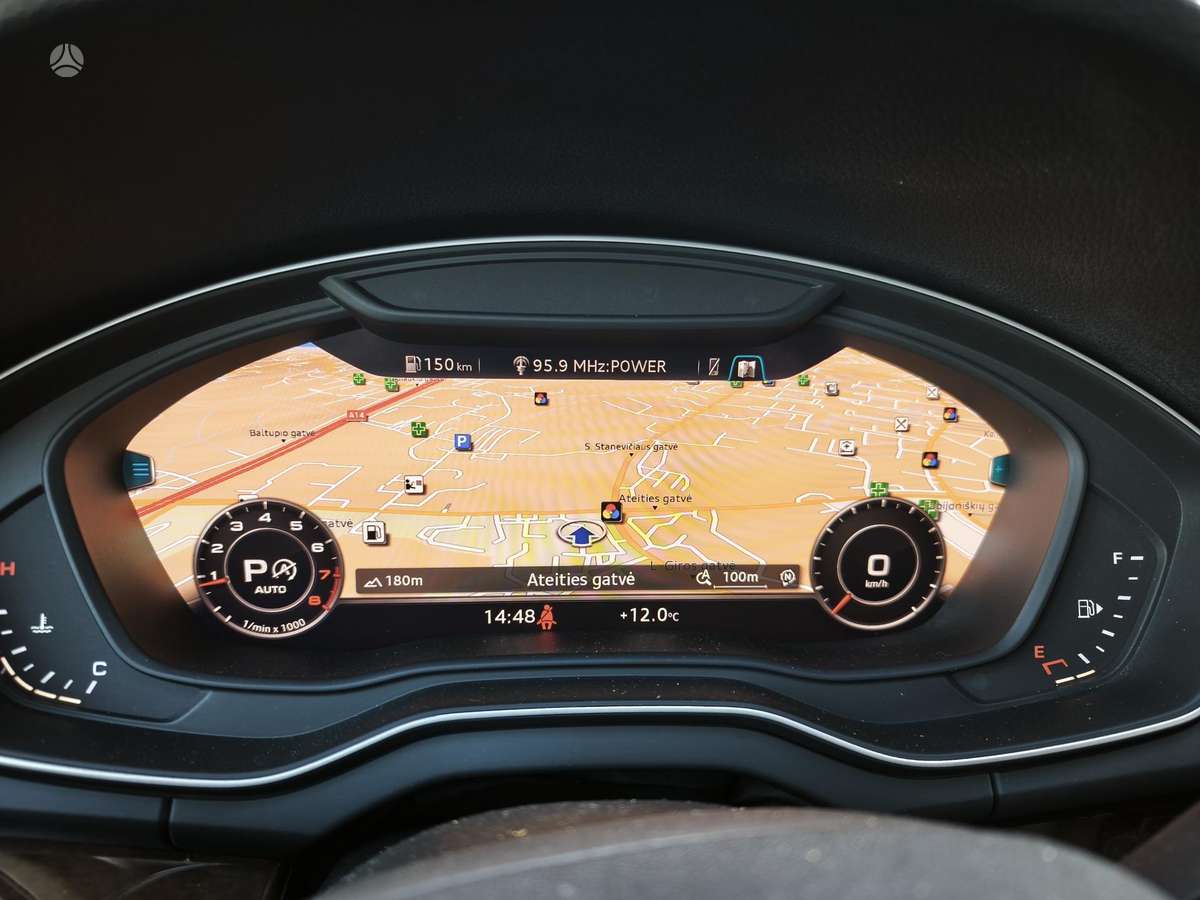 Audi Q5, 2.0 l., off-road / crossover