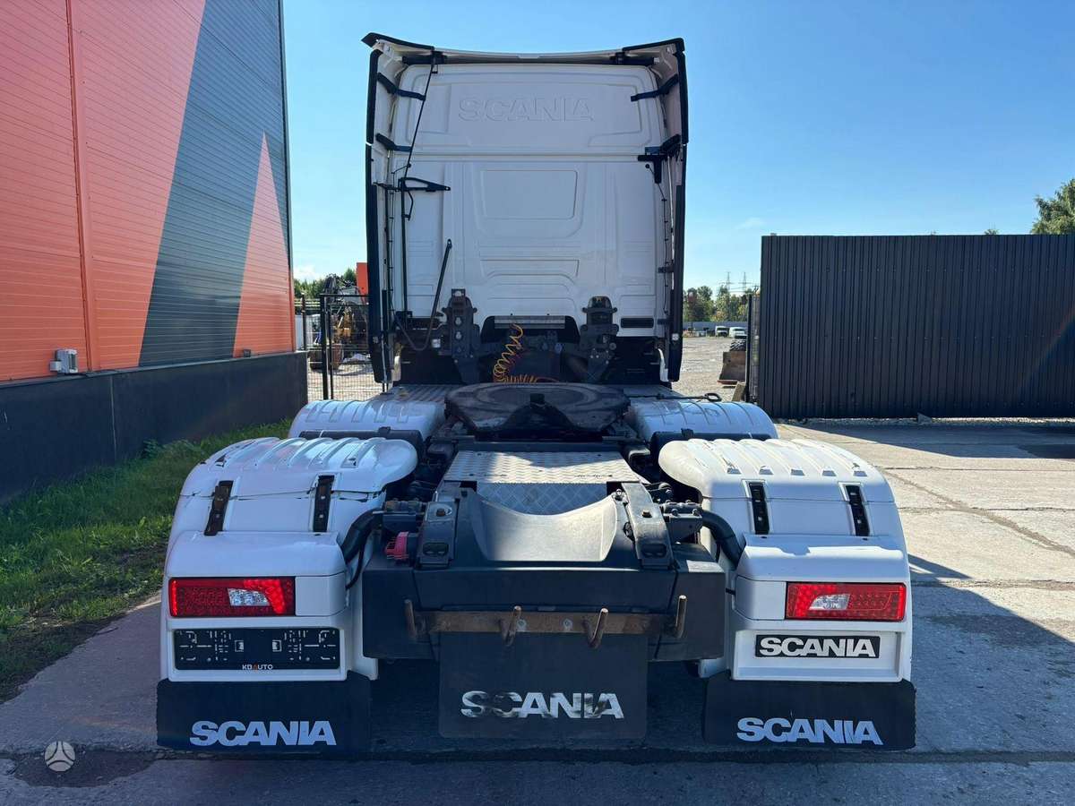 Scania R 520 6x2, single sleeper