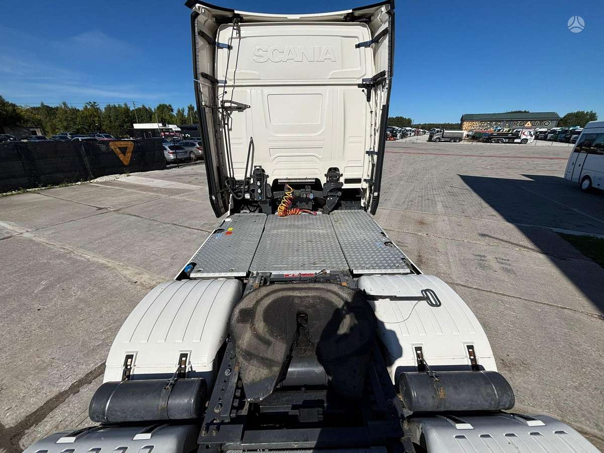 Scania R 520 6x2, single sleeper