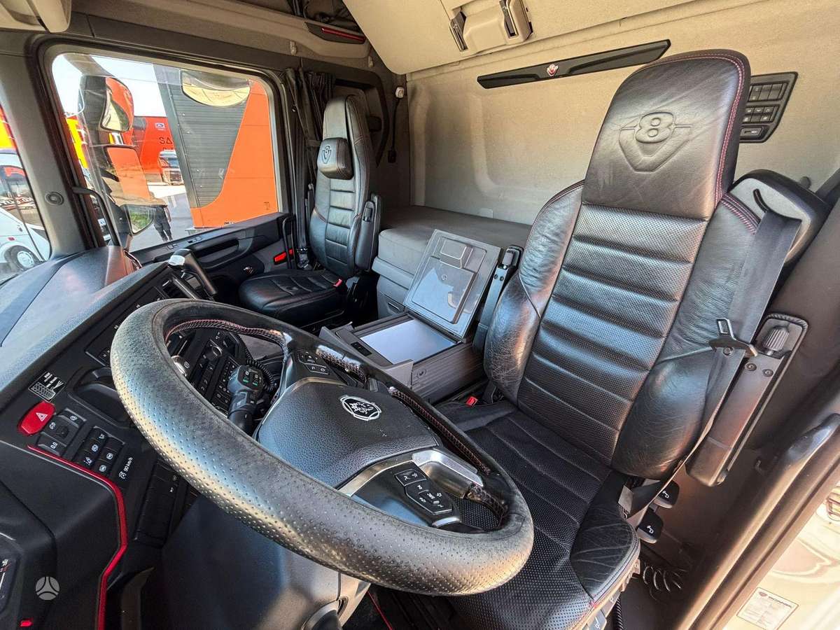 Scania R 520 6x2, single sleeper