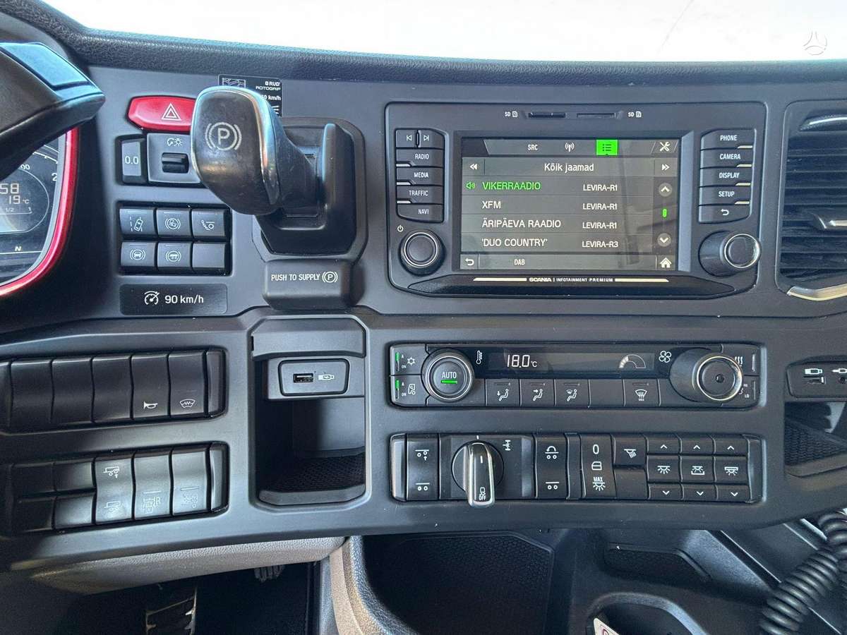 Scania R 520 6x2, single sleeper