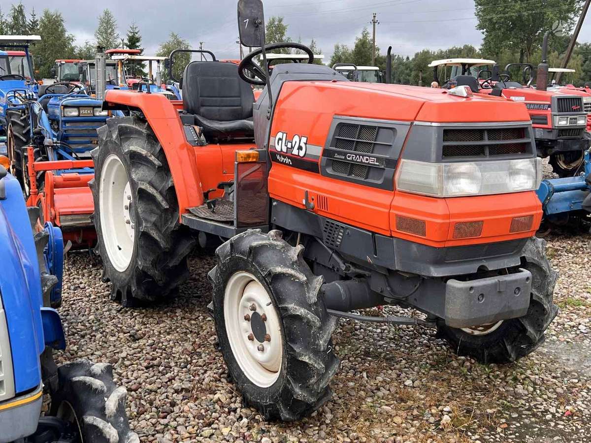 Kubota ĮVAIRIŲ MODELIŲ, tractors