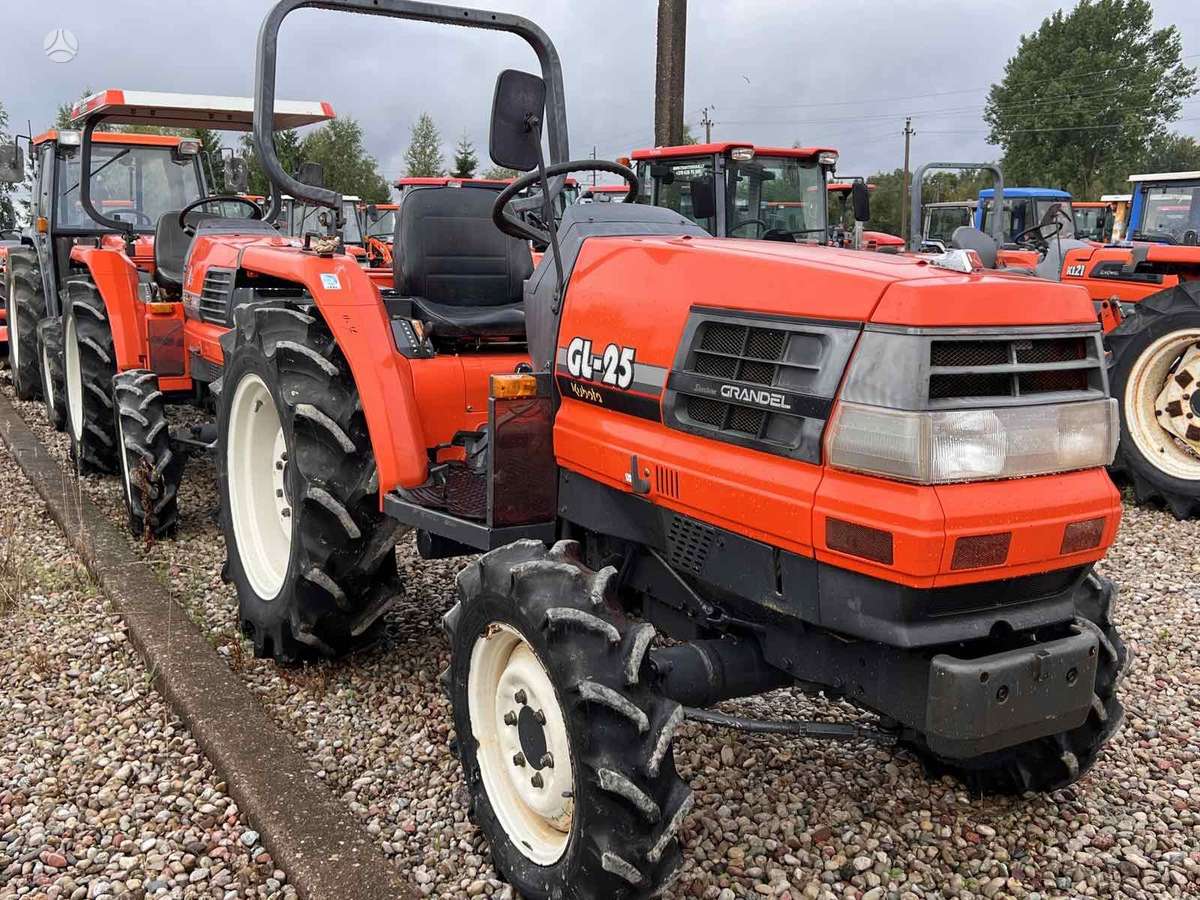 Kubota ĮVAIRIŲ MODELIŲ, tractors