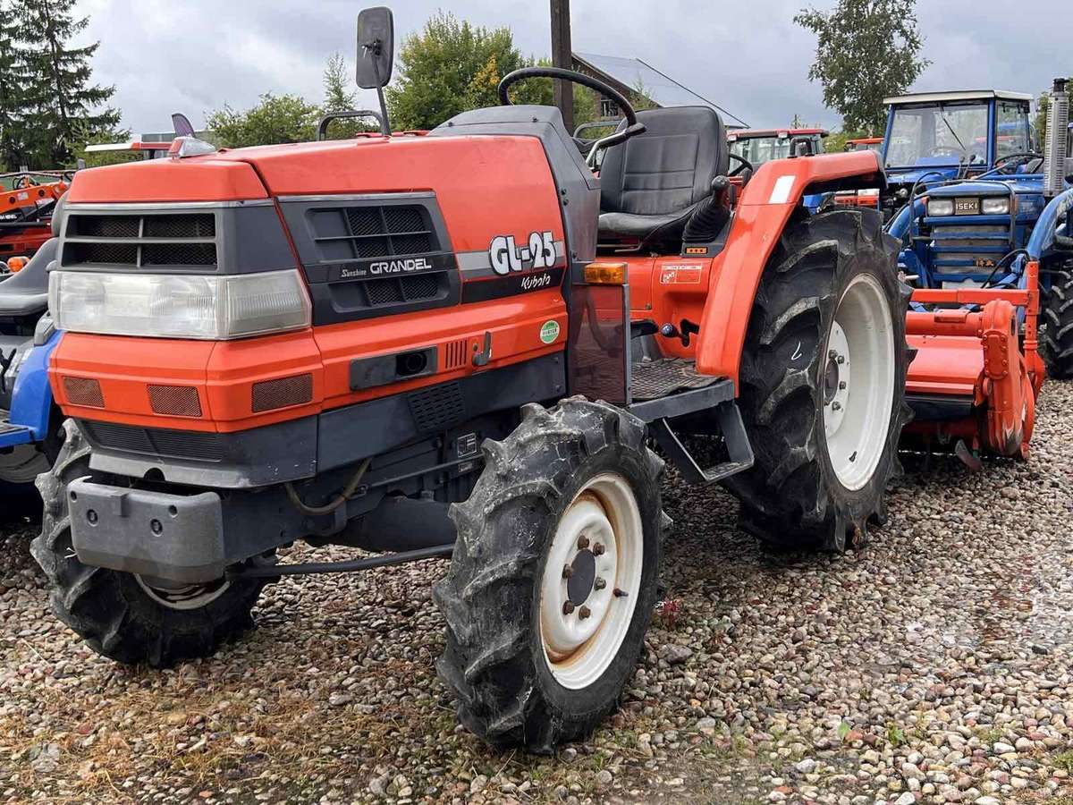 Kubota ĮVAIRIŲ MODELIŲ, тракторы
