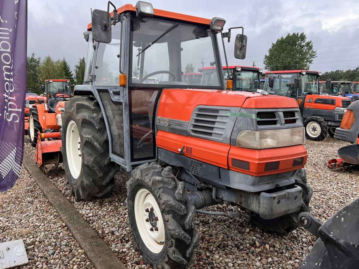 Kubota ĮVAIRIŲ MODELIŲ, tractors