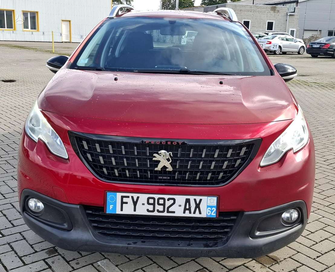 Peugeot 2008, 1.2 l., hatchback