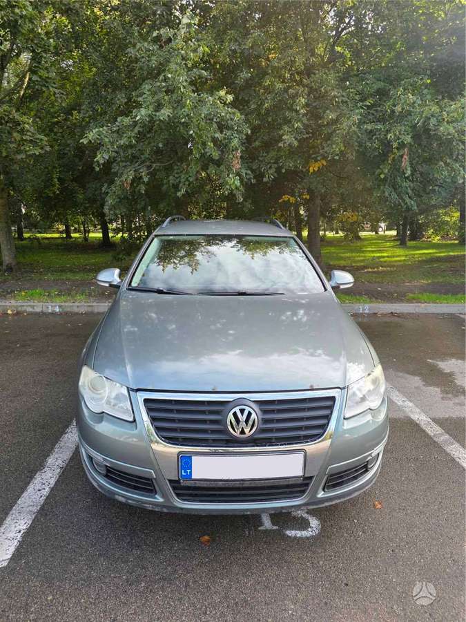 Volkswagen Passat - 1