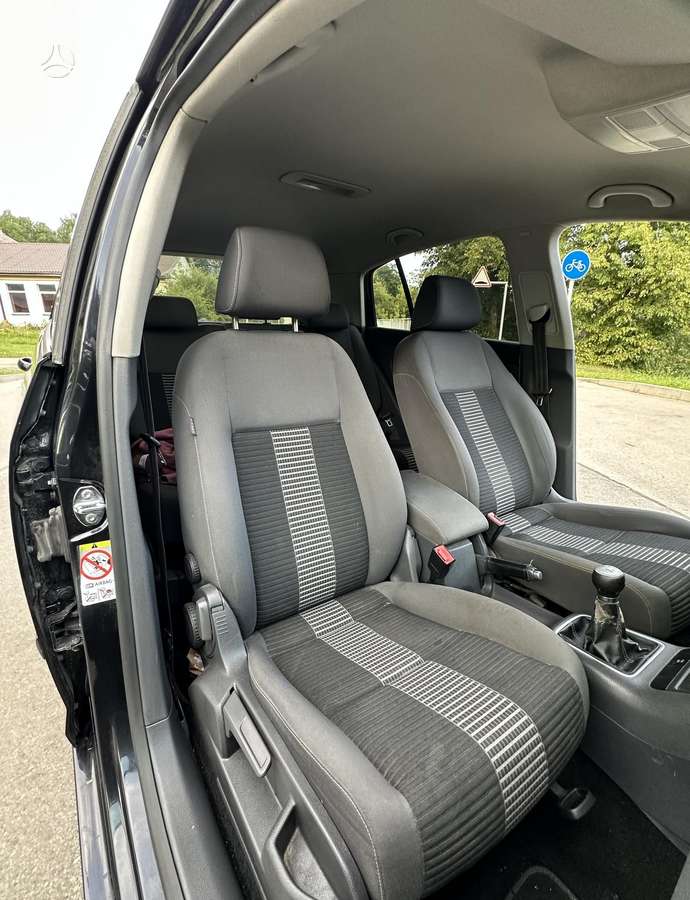 Volkswagen Golf Plus - 12