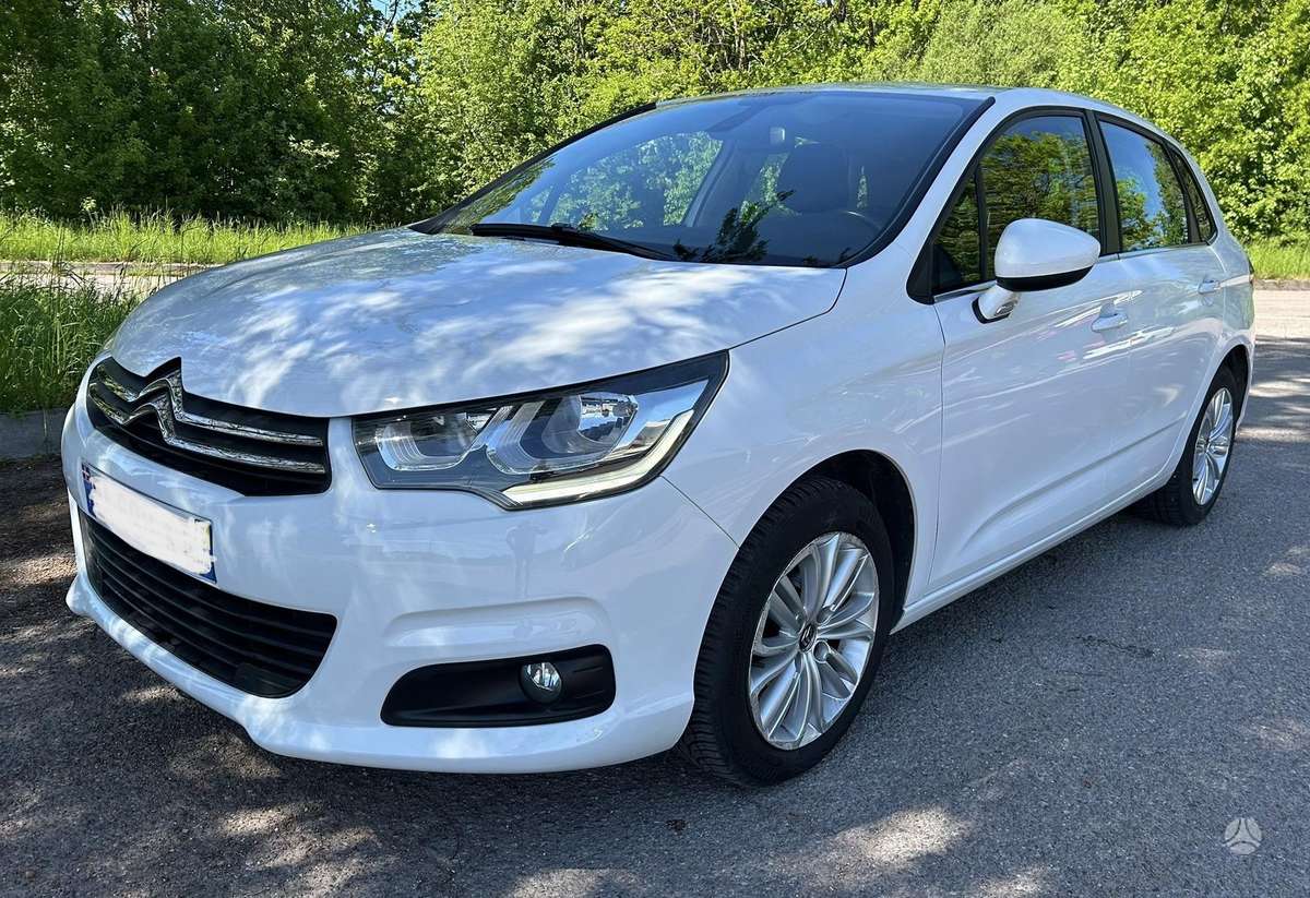 Citroen C4, 1.2 l., hatchback