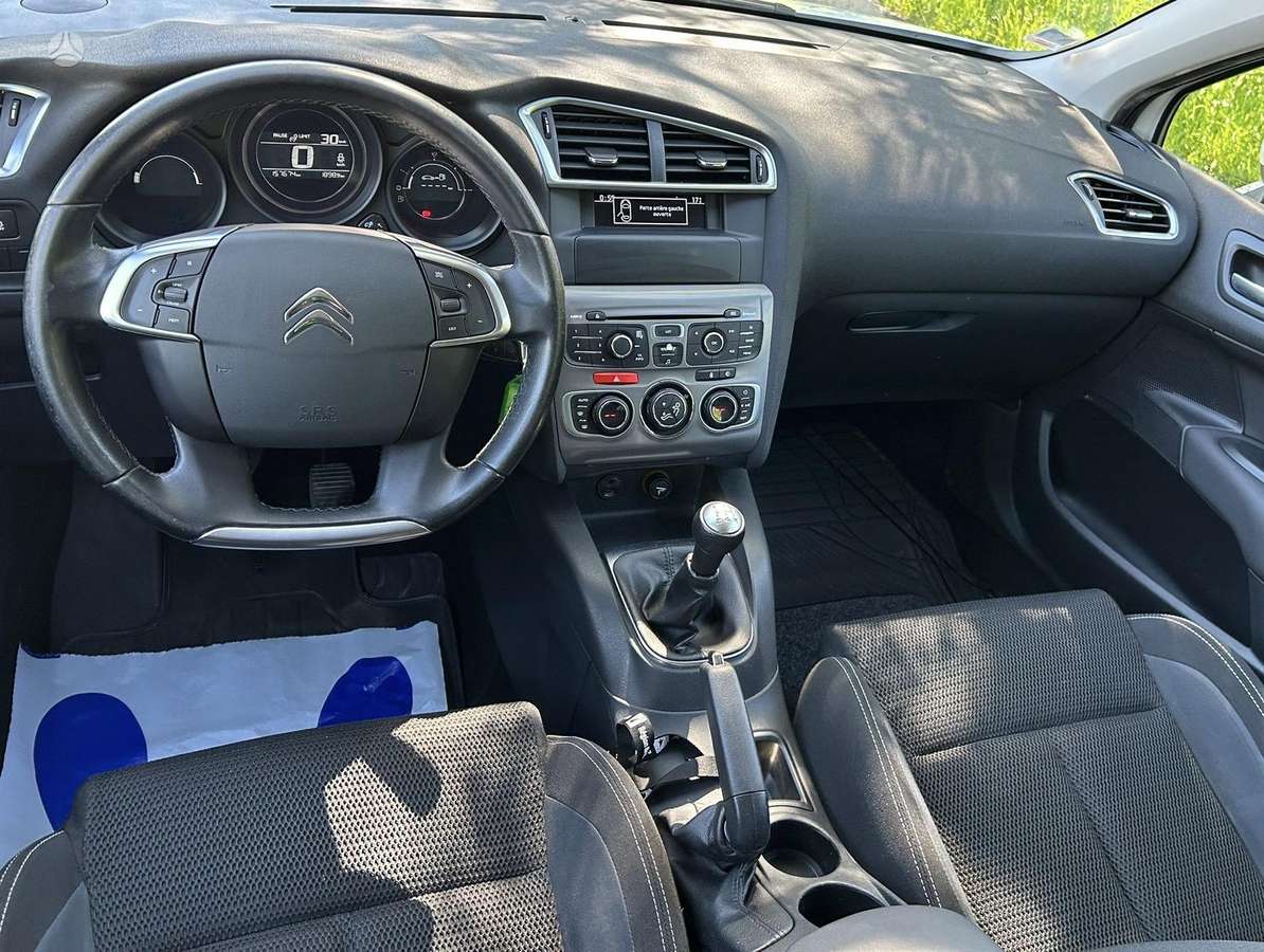 Citroen C4, 1.2 l., hatchback