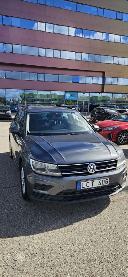 Volkswagen Tiguan - 1