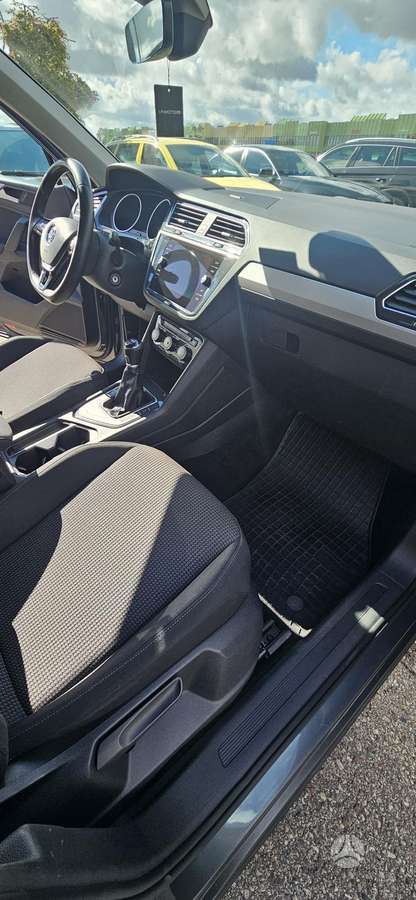Volkswagen Tiguan - 11