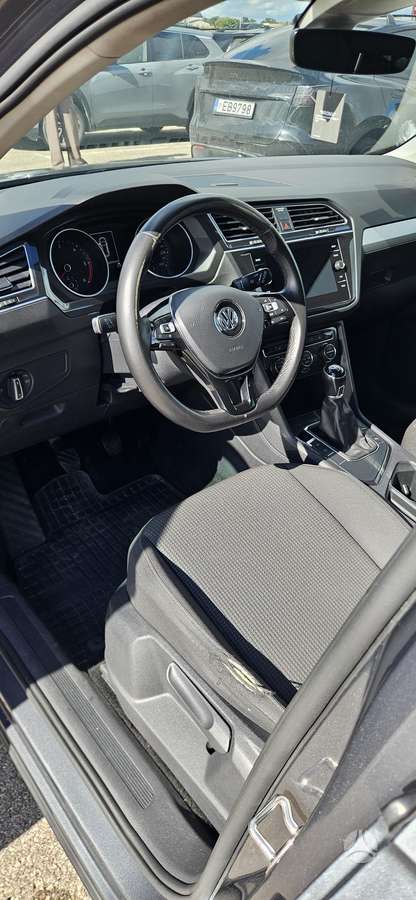 Volkswagen Tiguan - 12