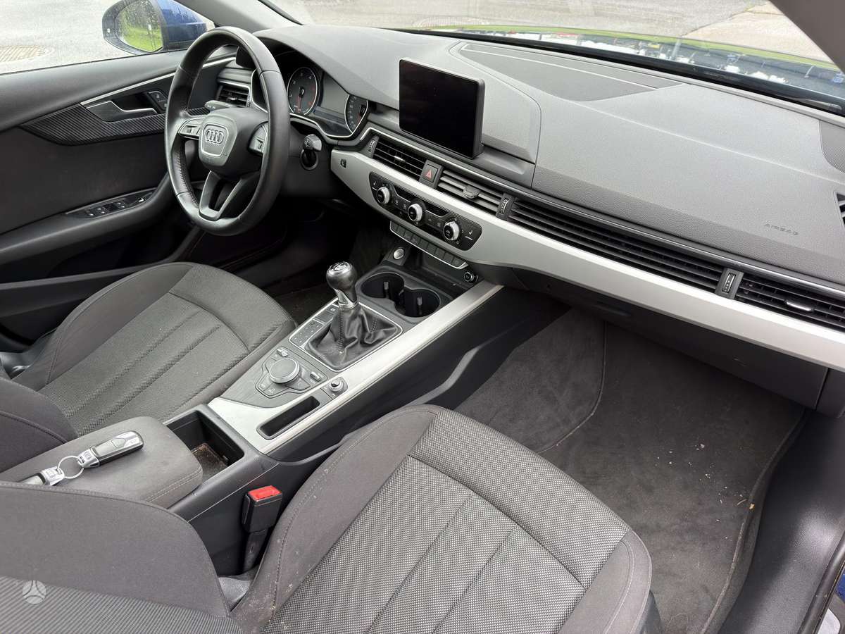 Audi A4, 2.0 l., Седан