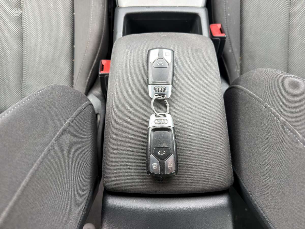 Audi A4, 2.0 l., sedanas