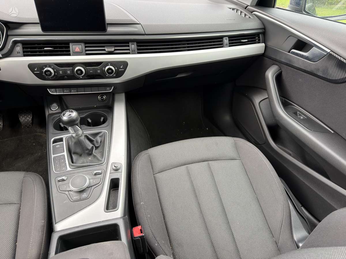 Audi A4, 2.0 l., Седан