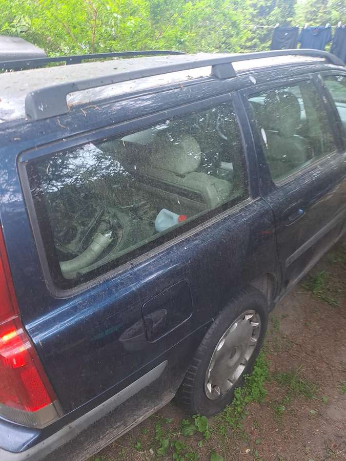 Volvo V70 for parts