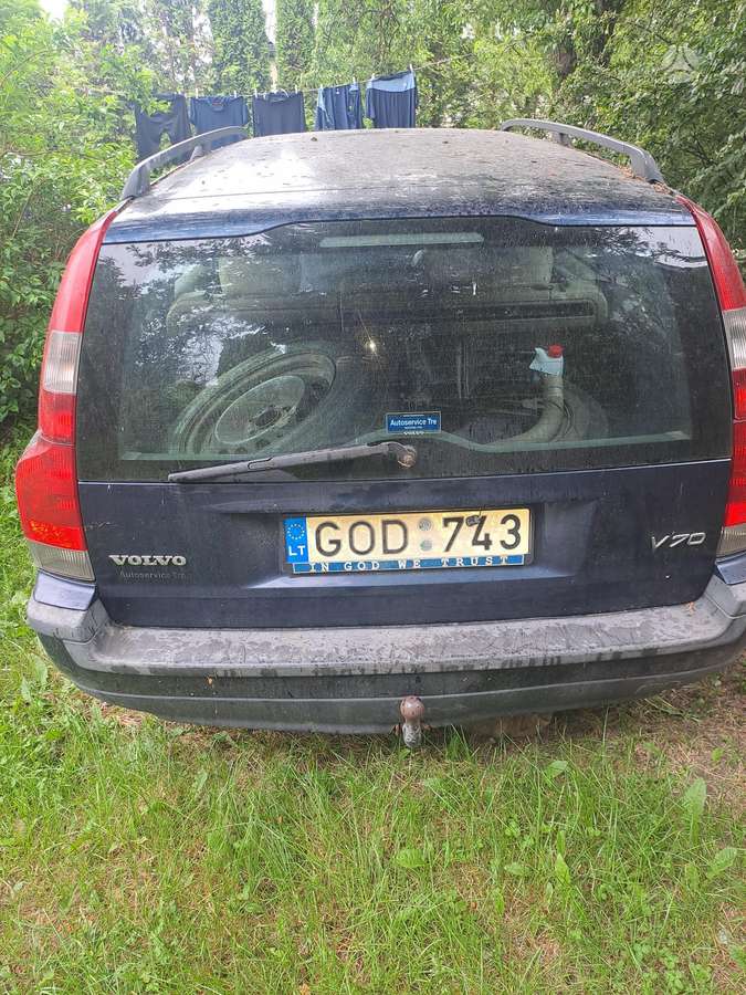 Volvo V70 for parts
