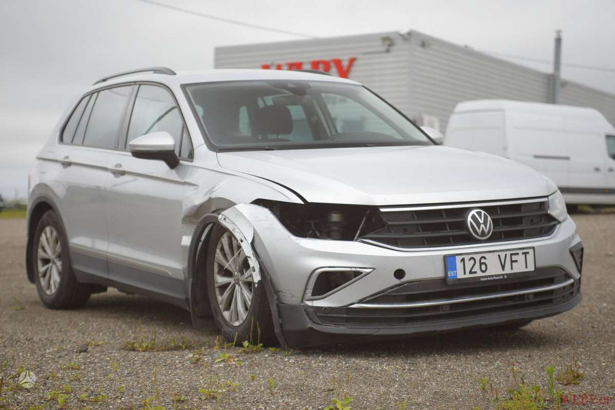Volkswagen Tiguan - 1