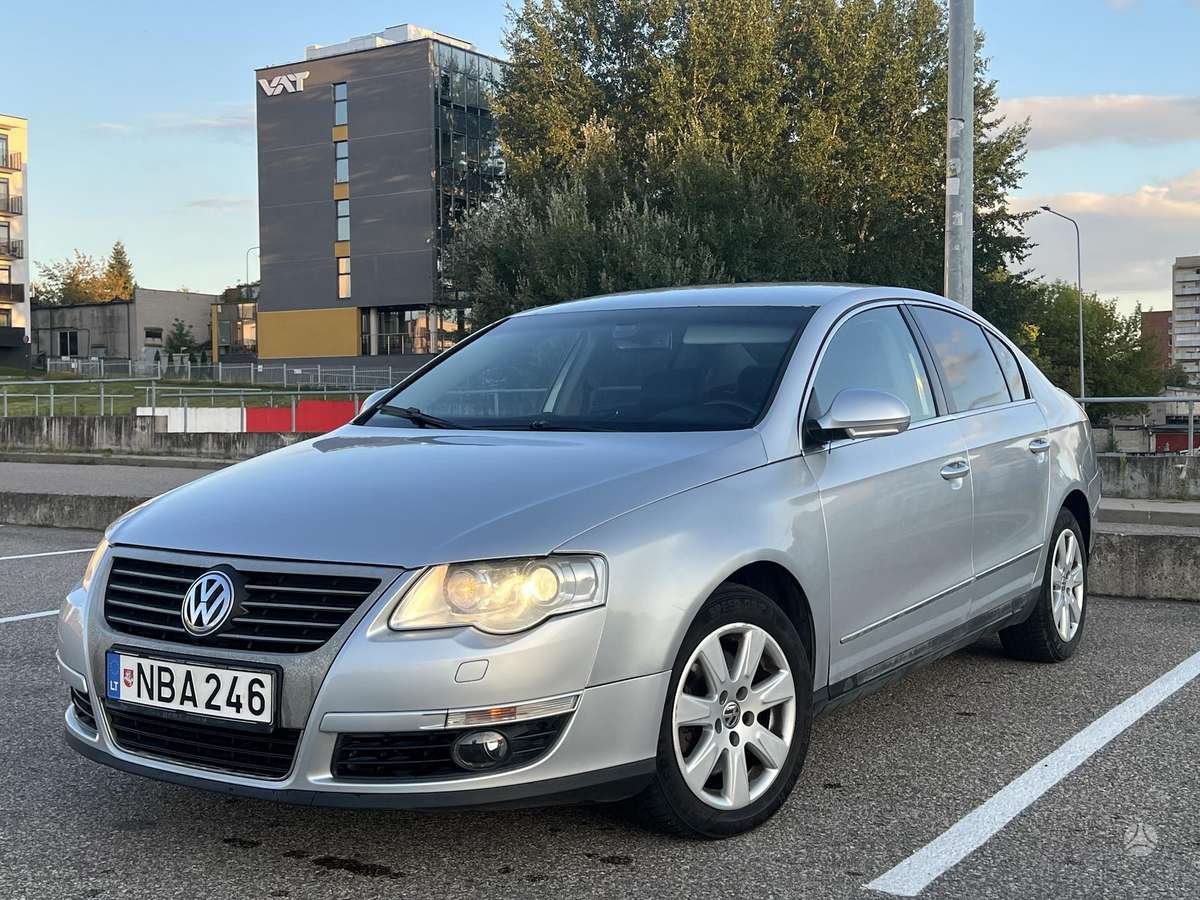 Volkswagen Passat - 1