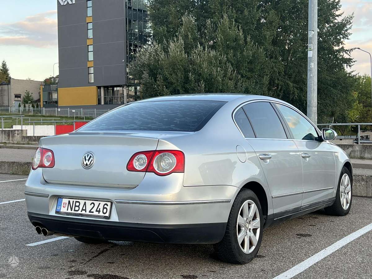 Volkswagen Passat - 4