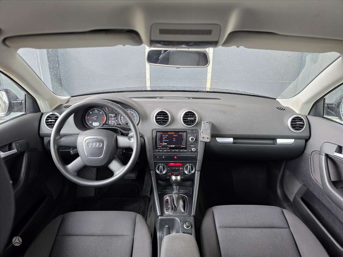 Audi A3, 1.6 l., hatchback