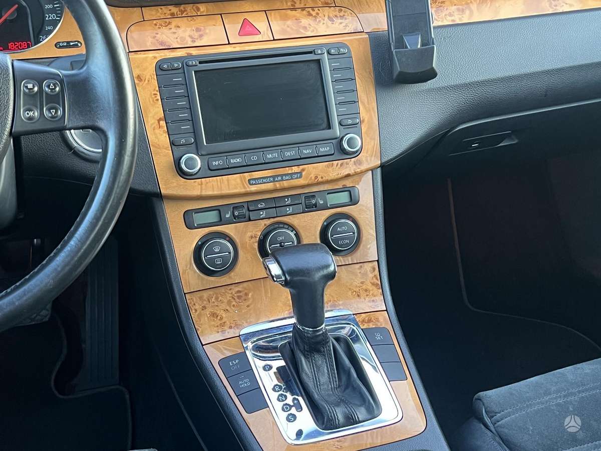 Volkswagen Passat - 11