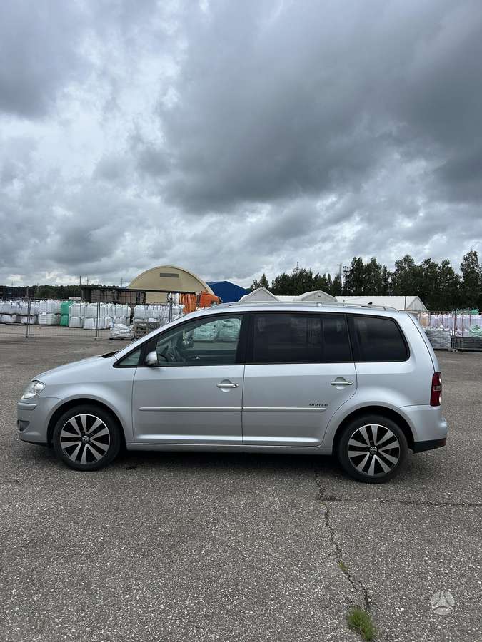 Volkswagen Touran - 10
